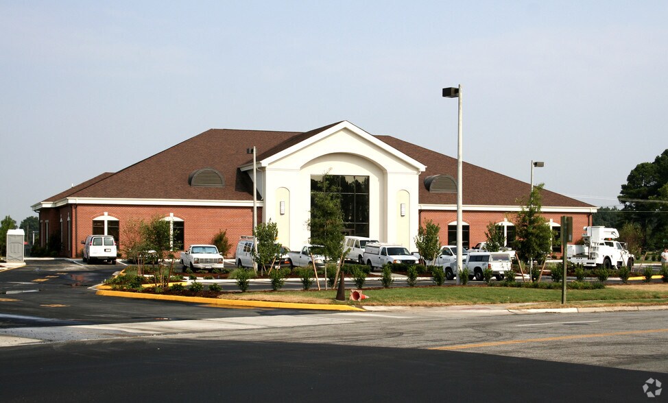 Primary Photo Of 1419 Cedar Rd, Chesapeake Medical For Sale