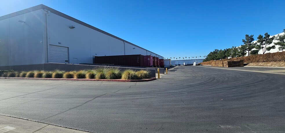 More Photos Of 27040 San Bernardino Ave, Redlands Distribution For Lease