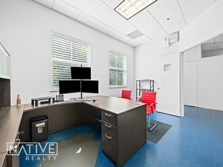 More Photos Of 701 SE 32nd Ct, Fort Lauderdale Flex For Lease
