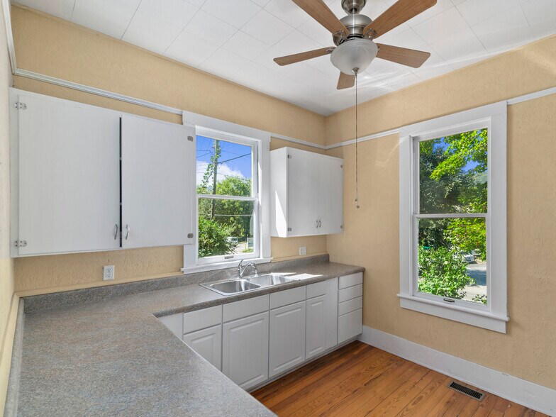 More Photos Of 99 Walnut St, Waynesville Office Residential For Sale