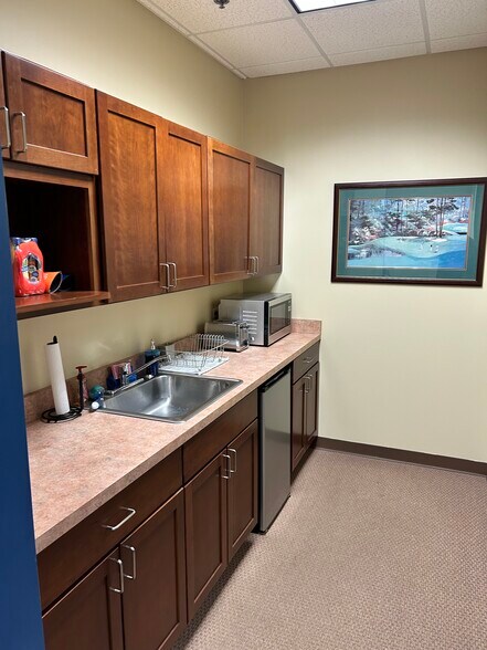 More Photos Of 1730 Park St, Naperville Office For Sale