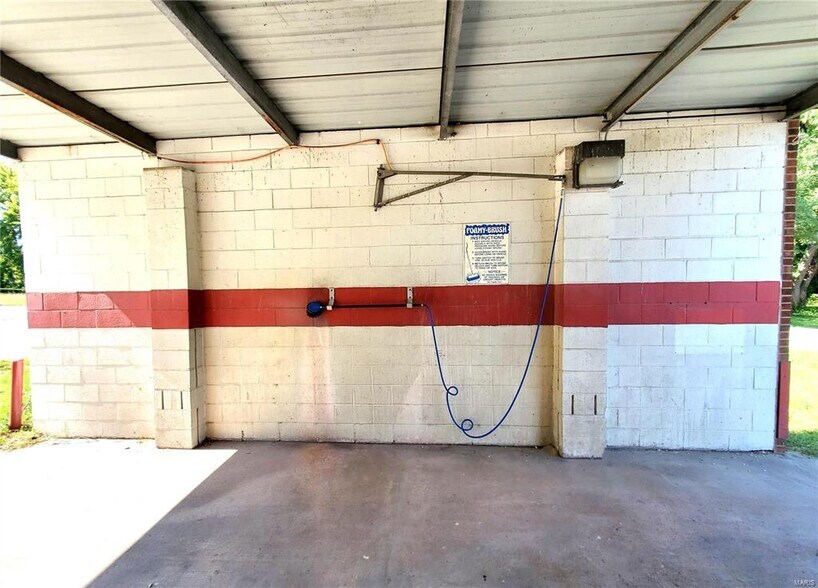 More Photos Of 520 Range Ln, Cahokia Carwash For Sale