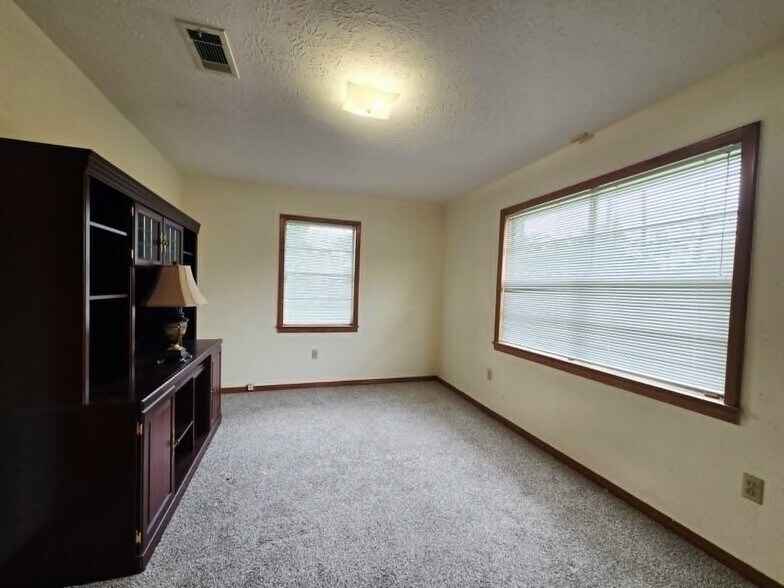 More Photos Of 5930 Killough St, Houston Office For Sale