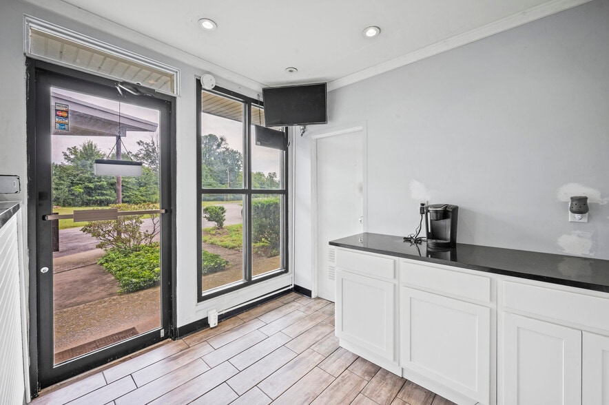 More Photos Of 1058 Hausman Rd, Allentown Hotel For Sale