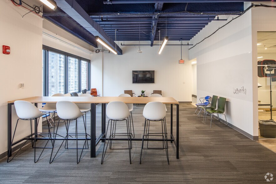 More Photos Of 200 N Broadway, Saint Louis Office For Lease