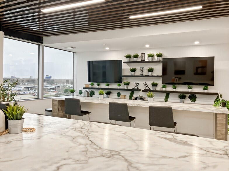 More Photos Of 29777 Telegraph Rd, Southfield Coworking Space