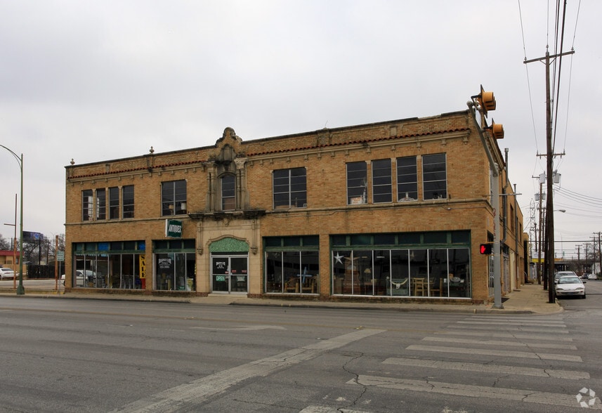More Photos Of 900 Broadway St, San Antonio General Retail For Lease