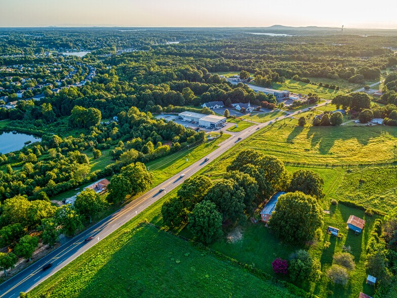 More Photos Of 690 River Highway Unit #3, Mooresville Freestanding For Sale