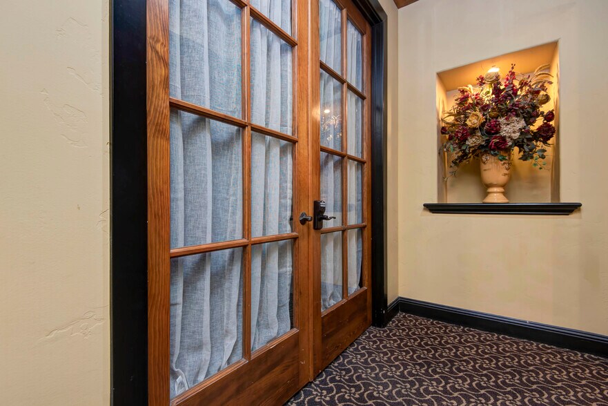 More Photos Of 1531 E Bradford Pky, Springfield Medical For Sale