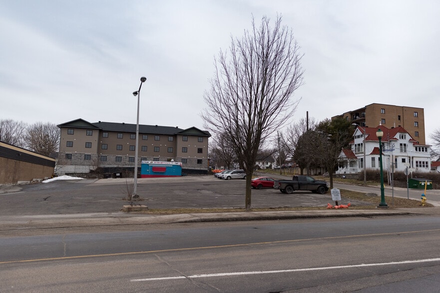 More Photos Of 260 King St W, Brockville Freestanding For Lease
