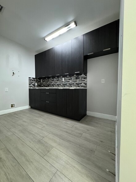 More Photos Of 7555-7575 W 2nd Ct, Hialeah Warehouse For Sale