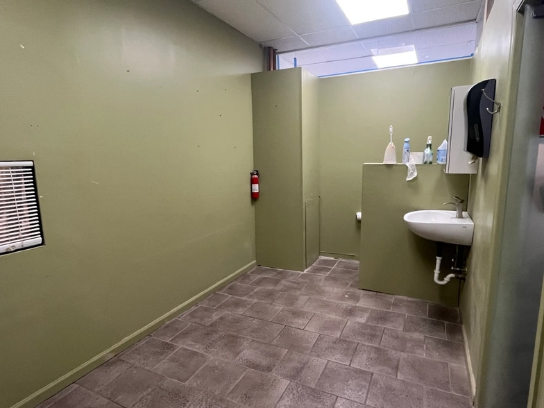 More Photos Of 5245 W Diversey Ave, Chicago Industrial For Sale