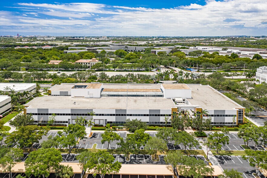 More Photos Of 951 Yamato Rd, Boca Raton Medical For Lease