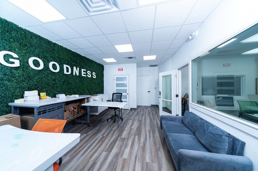 More Photos Of 2110 W Eldorado Pky, McKinney Storefront Retail Office For Lease