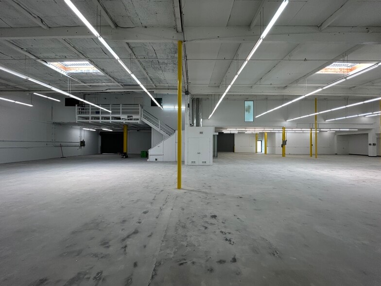 More Photos Of 5701 Buckingham Pky, Culver City Warehouse For Lease
