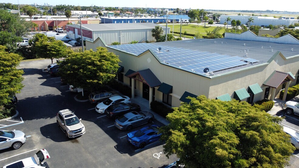 More Photos Of 10970 S Cleveland Ave, Fort Myers Office For Sale