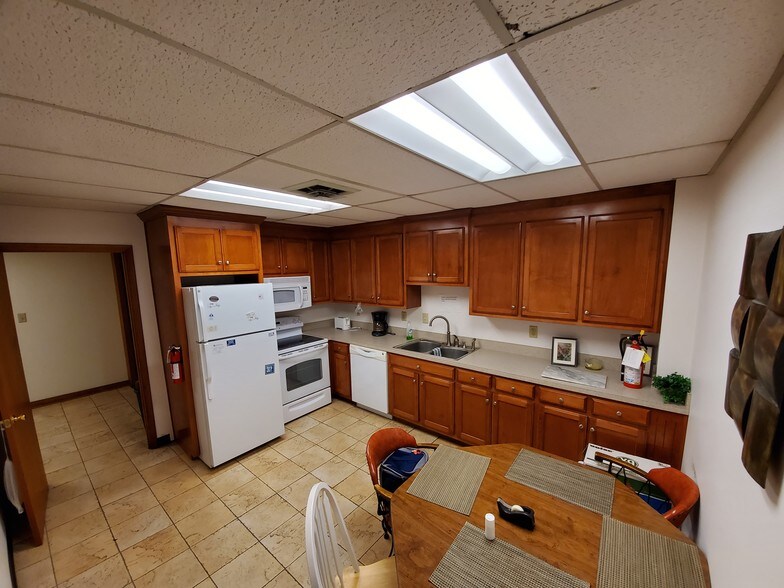 More Photos Of 227 28th St, Newport News Storefront Retail Office For Lease