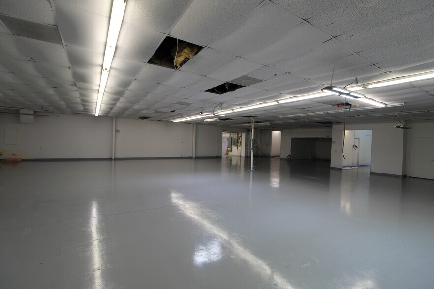 More Photos Of 2310 Whitfield Park Ave, Sarasota Warehouse For Sale