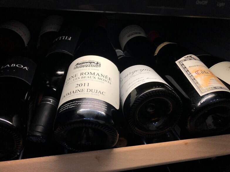 More Photos Of 219 N Elizabeth St, Chicago Showroom For Sale