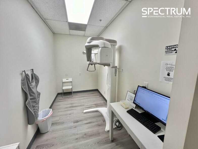 More Photos Of 23206 Lyons Ave, Santa Clarita Medical For Sale