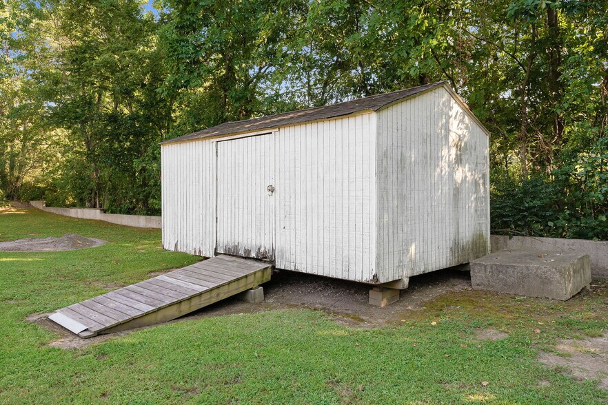 More Photos Of 1225 W Center St, Greenwood Office For Sale