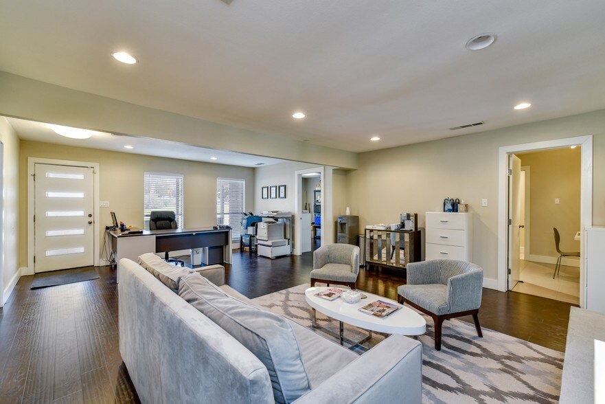 More Photos Of 2111 W Slaughter Ln, Austin Office For Sale