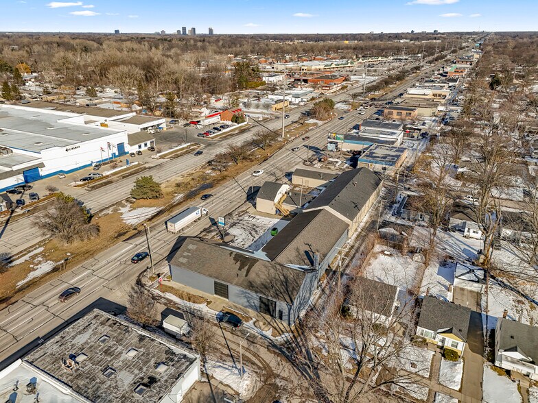 More Photos Of 26289 W Eight Mile Rd, Redford Township Manufacturing For Lease
