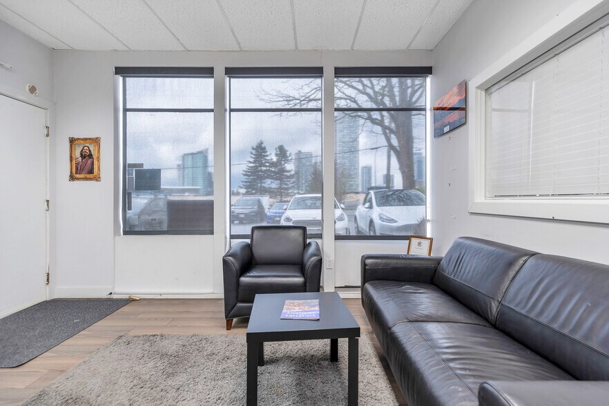 More Photos Of 10318-10324 Whalley Blvd, Surrey Storefront Retail Office For Lease