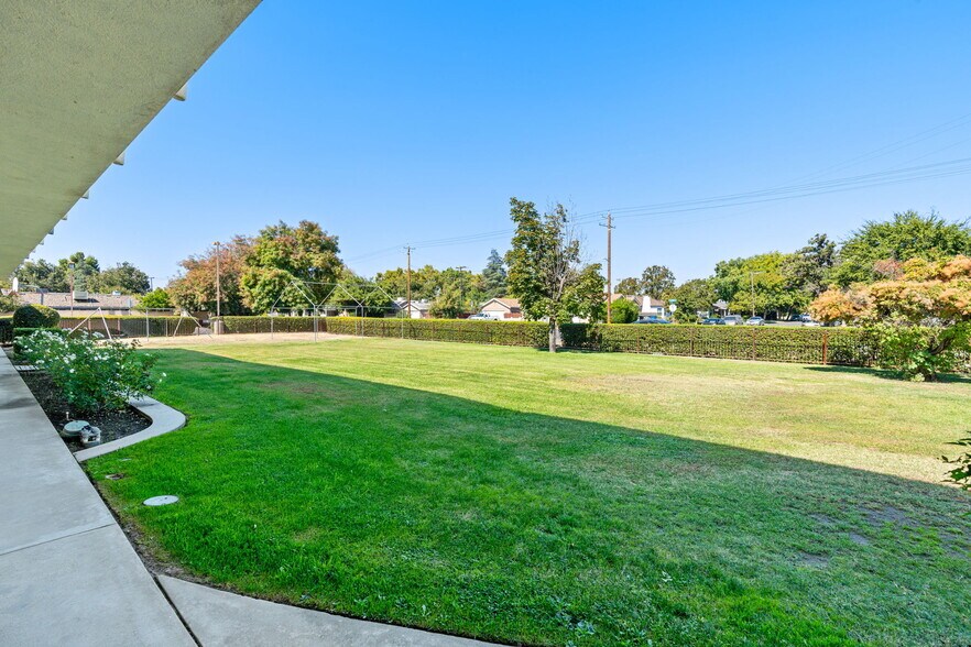 More Photos Of 101 W Clinton Ave, Fresno Specialty For Sale