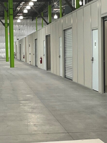 More Photos Of 7055 Old Katy Rd, Houston Showroom For Lease