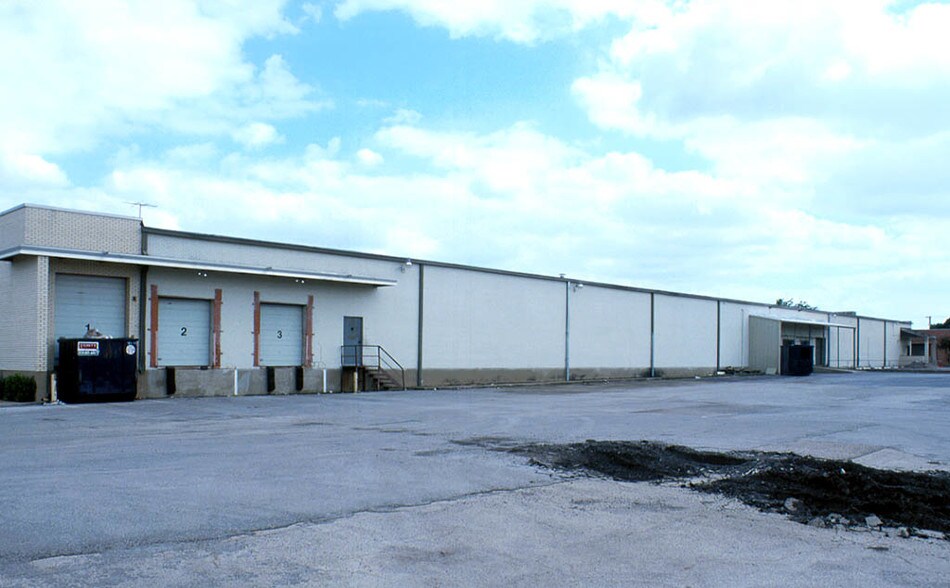 More Photos Of 8505 Chancellor Row, Dallas Industrial For Lease