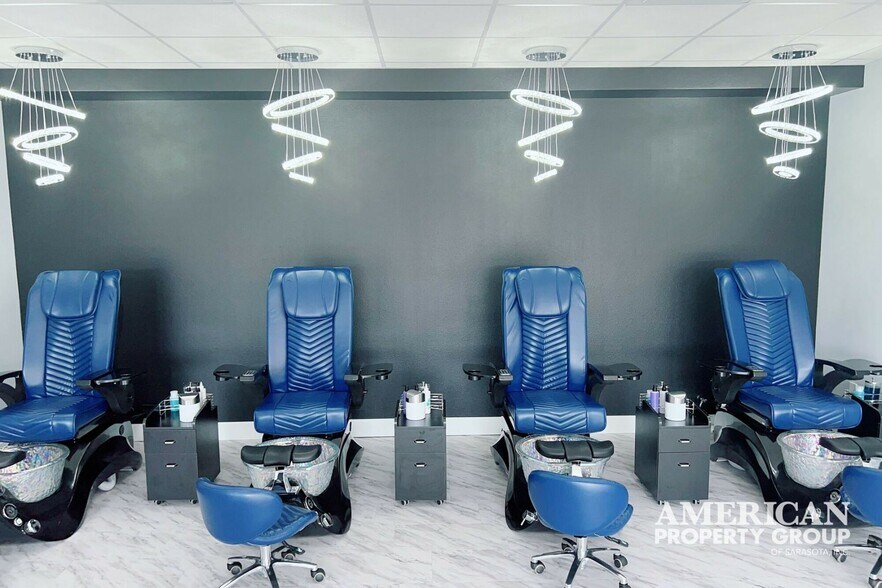 More Photos Of 2345 Bee Ridge Rd, Sarasota Storefront Retail Office For Sale