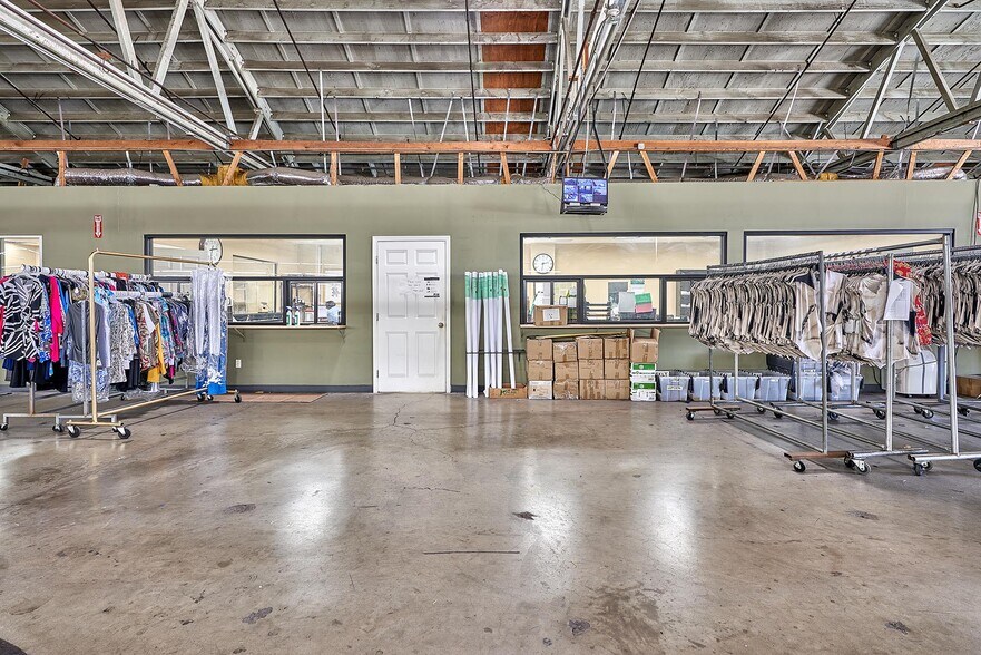 More Photos Of 3001 S San Pedro St, Los Angeles Warehouse For Sale