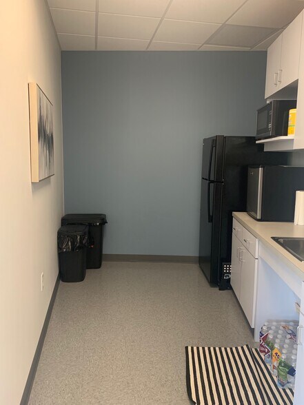 More Photos Of 800 N Watters Rd, Allen Unknown For Lease