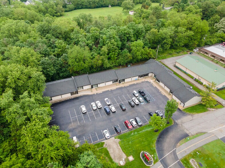 More Photos Of 3834 S Emerson Ave, Indianapolis Office For Lease