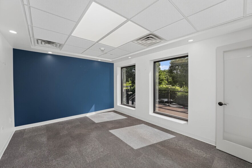 More Photos Of 2765 S Main St, Kennesaw Storefront For Lease