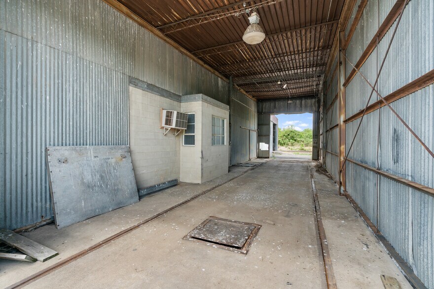 More Photos Of 4000 Memorial Blvd, Springfield Freestanding For Sale