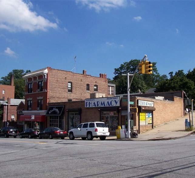 More Photos Of 5700-5702 Mosholu Ave, Bronx Storefront For Lease