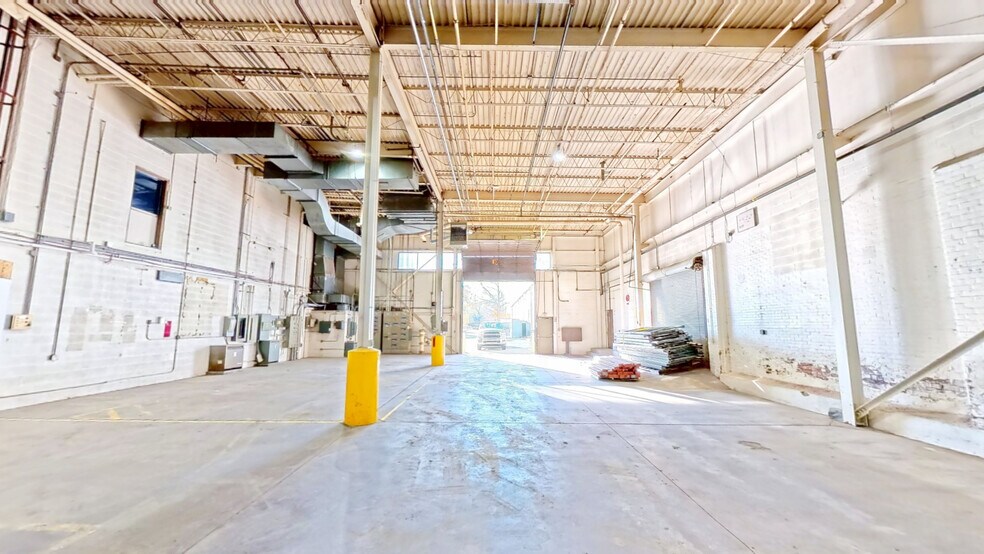 More Photos Of 10078 E Kemper Rd, Montgomery Unknown For Lease