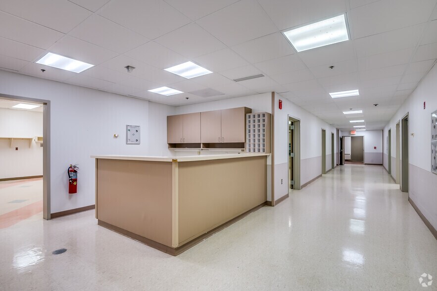 More Photos Of 7007 N Range Line Rd, Milwaukee Medical For Sale