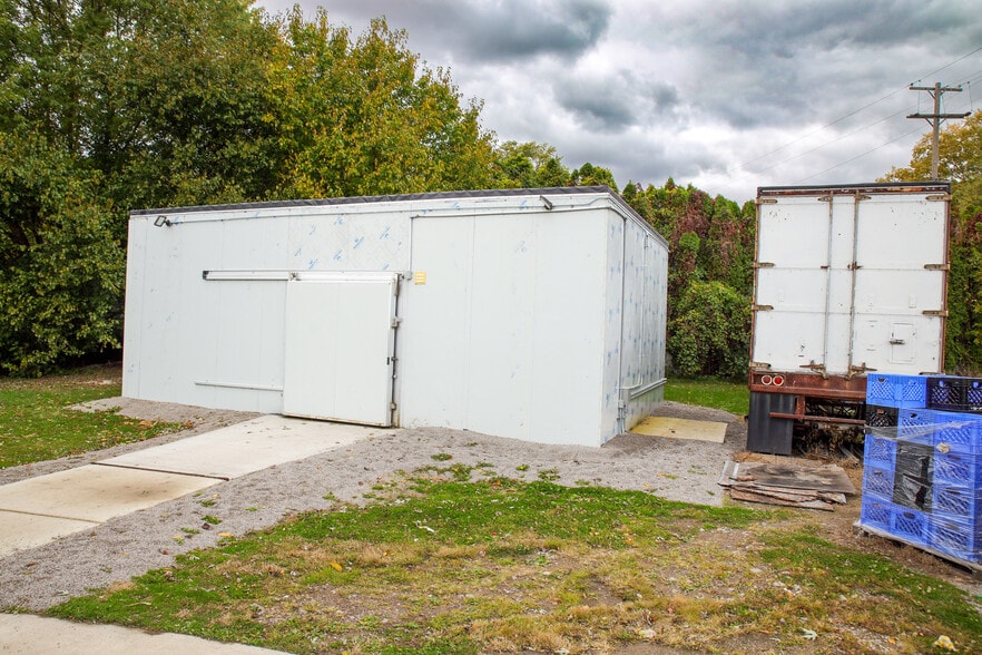 More Photos Of 9875 S Dixie Hwy, Erie Supermarket For Sale