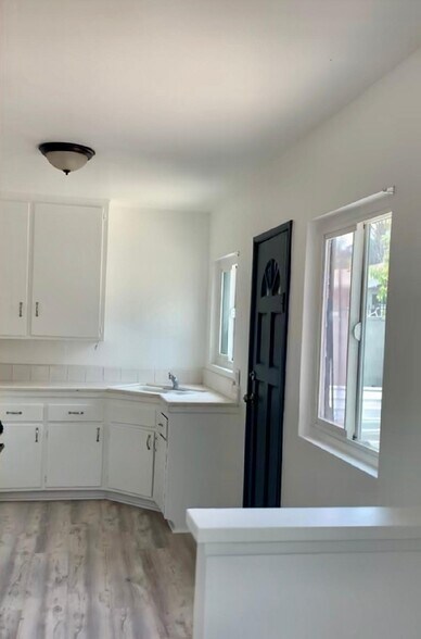 More Photos Of 4203 N Huntington Dr, Los Angeles Storefront Retail Residential For Sale