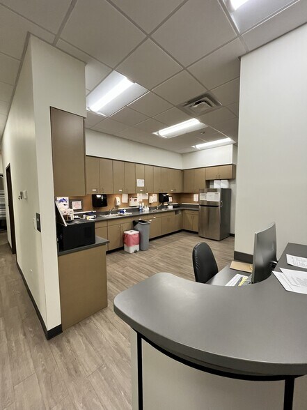 More Photos Of 2506 US Highway 19, Holiday General Retail For Lease