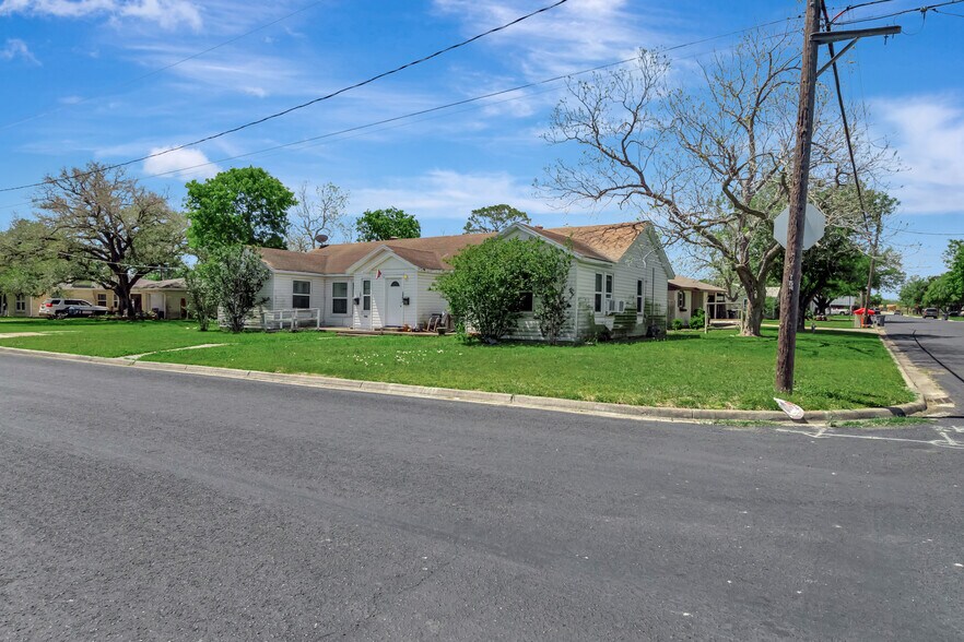 More Photos Of 1005 Macarthur St, Victoria Apartments For Sale