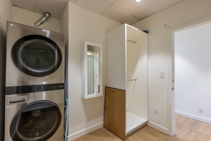 More Photos Of 3058 N Lima St, Burbank Warehouse For Sale