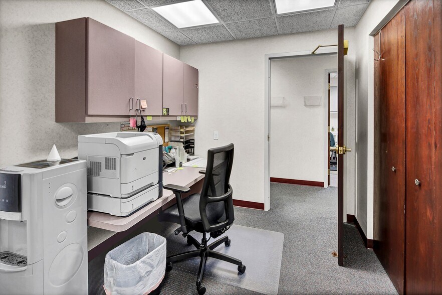 More Photos Of 1511 Northway Dr, Saint Cloud Medical For Sale