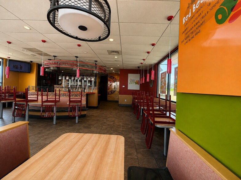 More Photos Of 3401 E Ave NW, Cedar Rapids Fast Food For Lease