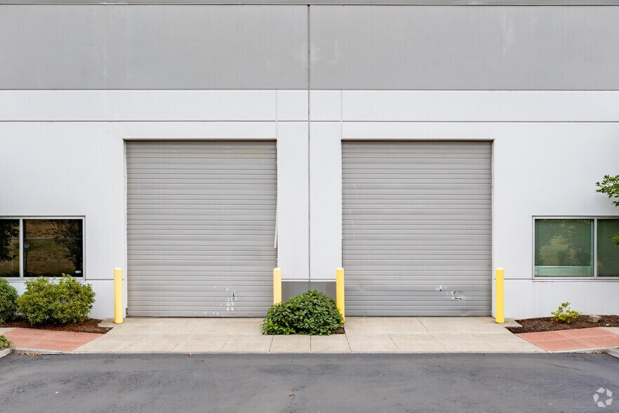 More Photos Of 12055 NE Glenn Widing Dr, Portland Warehouse For Lease