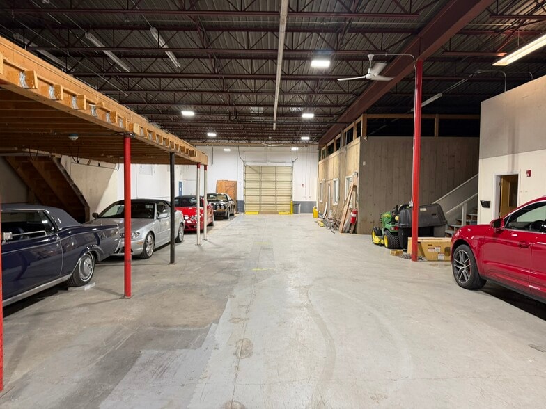 More Photos Of 172 Main St, South Portland Warehouse For Sale
