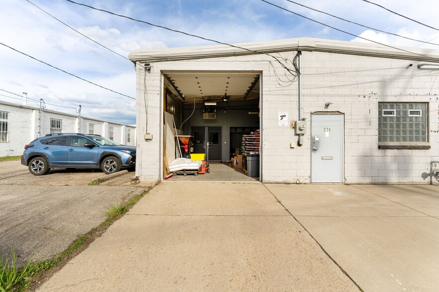 More Photos Of 876 N 20th St, Columbus Warehouse For Lease